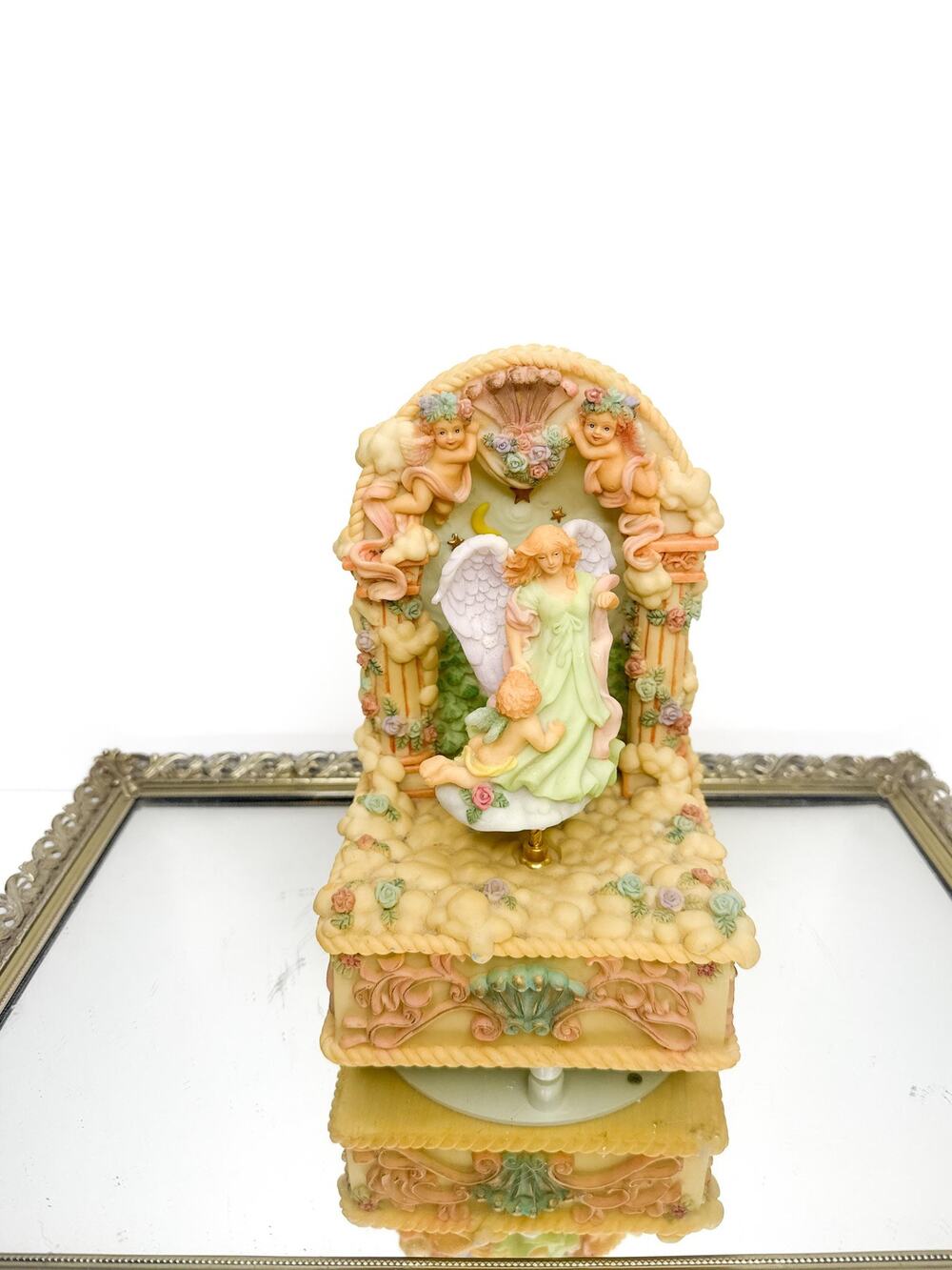 Vintage 1975 Angel and Cherub Music Box , works